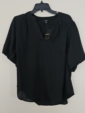 NWT Torrid Black Split-Neck Short Sleeve Blouse Size 00 (M/L)